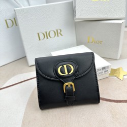 Dior Bobbyクリスチャンディオール財布  サイズ：10 x 8.9 x 2.2cm