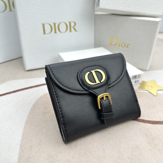 Dior Bobbyクリスチャンディオール財布  サイズ：10 x 8.9 x 2.2cm