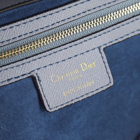 Dior saddle Be a classic with classicsクリスチャンディオール財布  サイズ：25.5 x 20 x 6.5cm